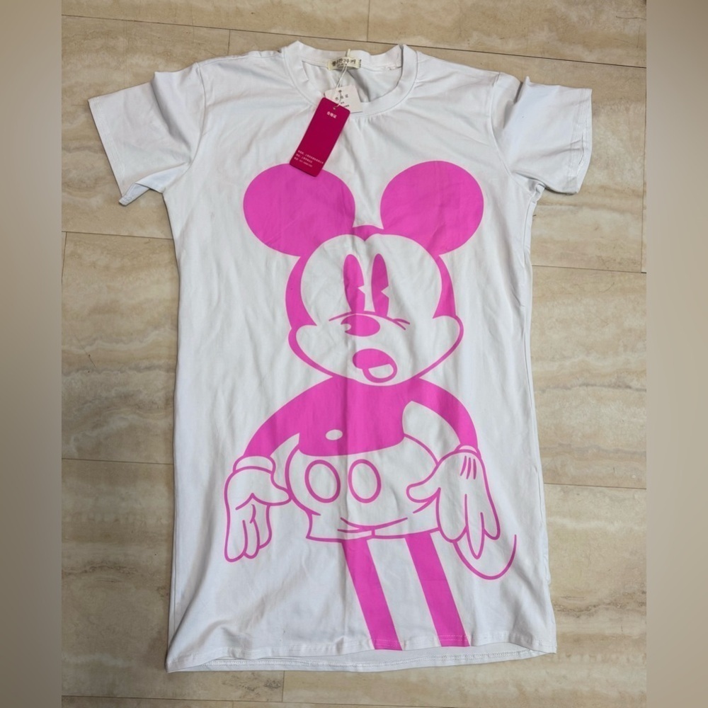 NWT MICKEY MOUSE Long White and Pink Graphic T-Shirt (M)